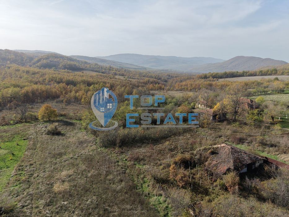 Панорамен парцел в регулация в село Равново, община Златарица