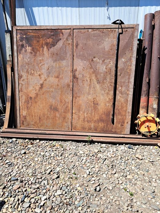 Usa garaj! Si poarta !