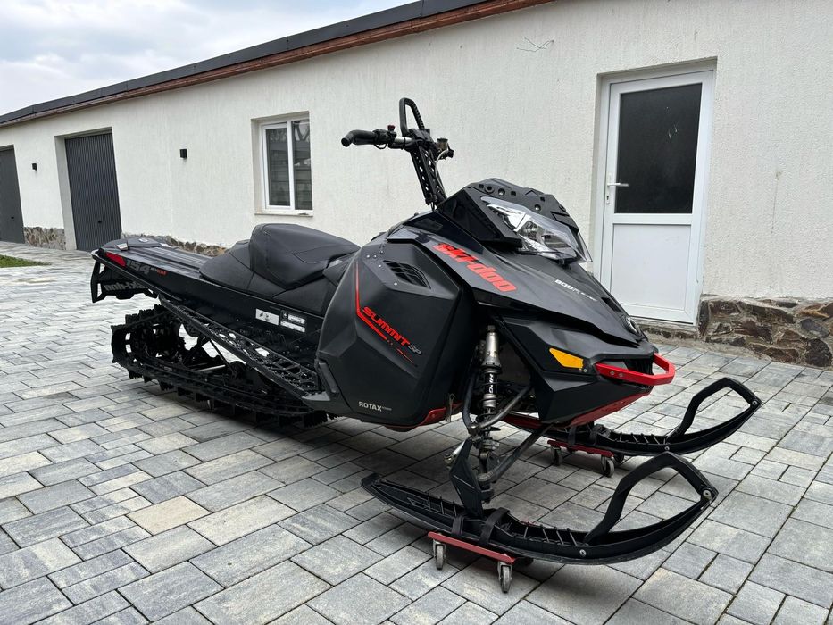 Snowmobil ski doo