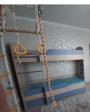 Продам двухярусную кровать
