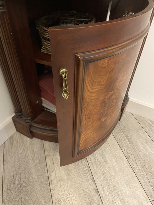 Продам шкаф- витрины, 2шт, 200тыс