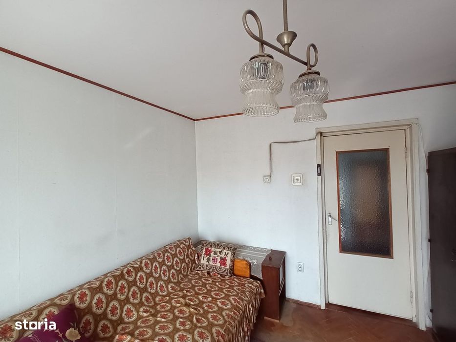 VÂND ap. 2 camere, decomandat, centrală, balcon, termopane, ușă nouă — fotografia 1