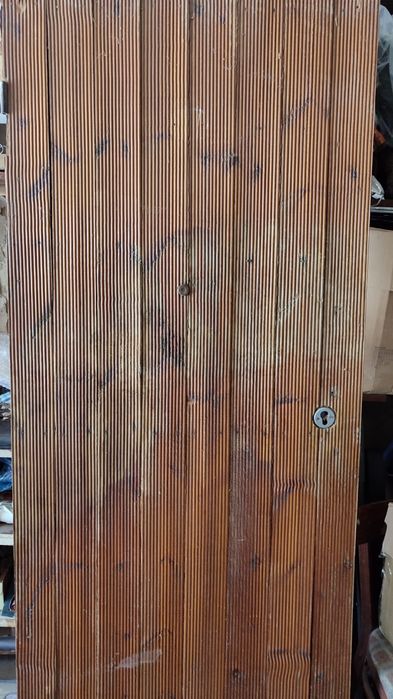 Дверь деревянная б/у