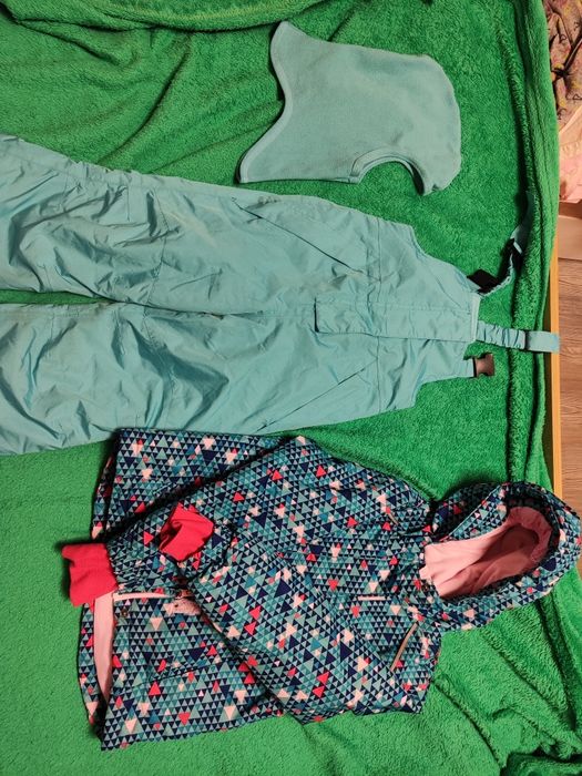 Ски екипи в два цвята