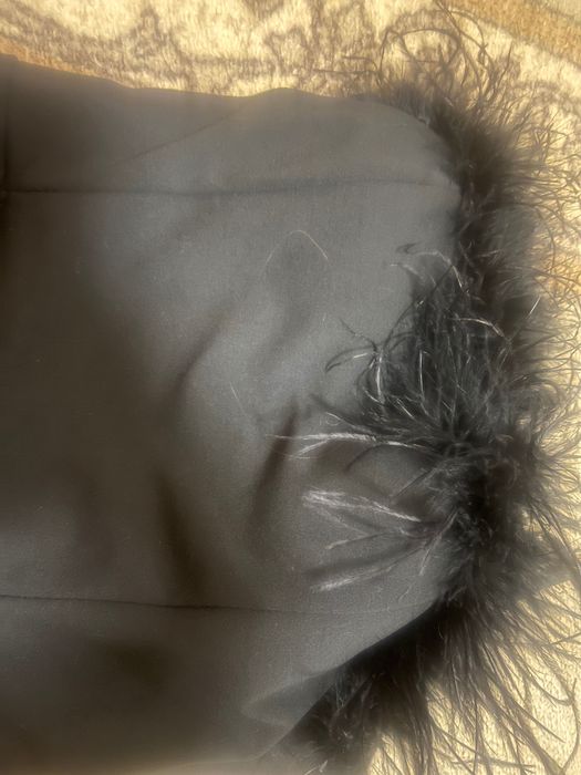 Черен гащеризон с пера