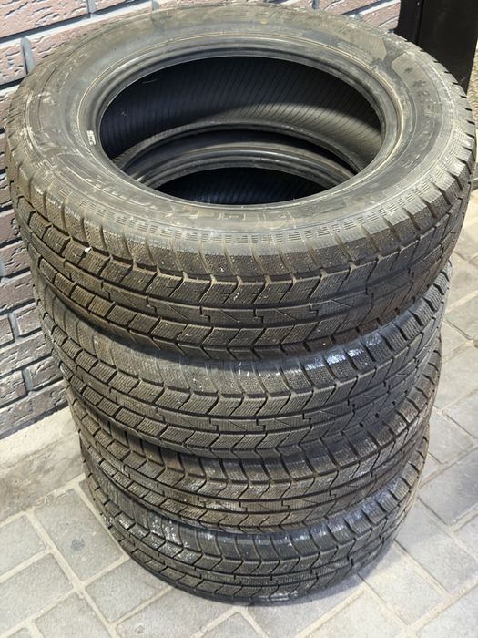 Продам зимние шины 215/60/R16