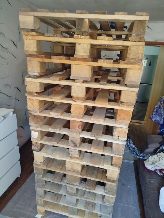 Продам поддоноы около 19 шт самовывоз