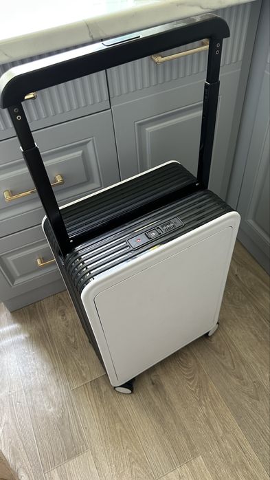 Чемодан маленький