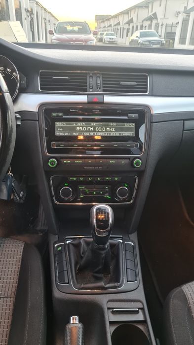 SKODA Superb 2011 — imagine 3