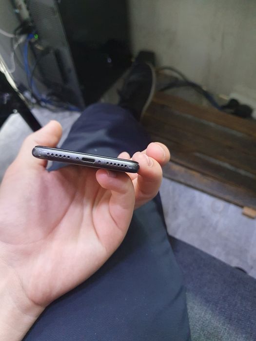 Iphone 8 qora rangda 64gb