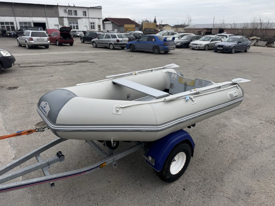 Надуваема лодка с твърдо дъно 3м