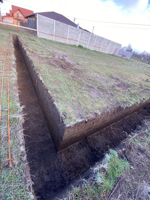 Servicii sapaturi,fundatii  casa gard piscina canalizari drenaje nivelare teren miniexcavator bobcat