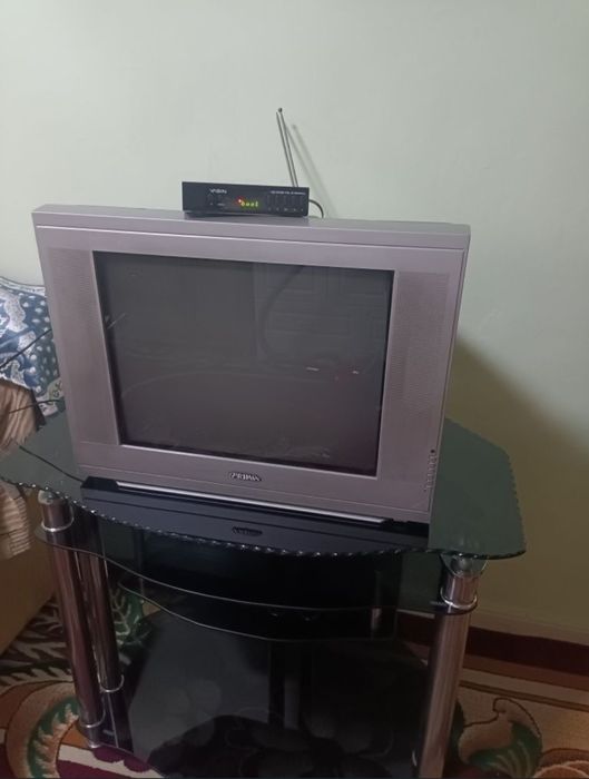 Televizor,  tuner, podstavka