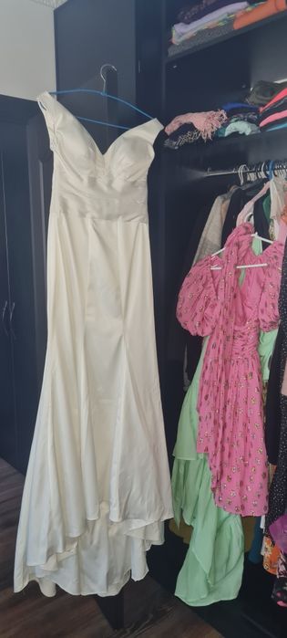 Vând Rochie de Mireasa Tip Sirenă_Másura S+M