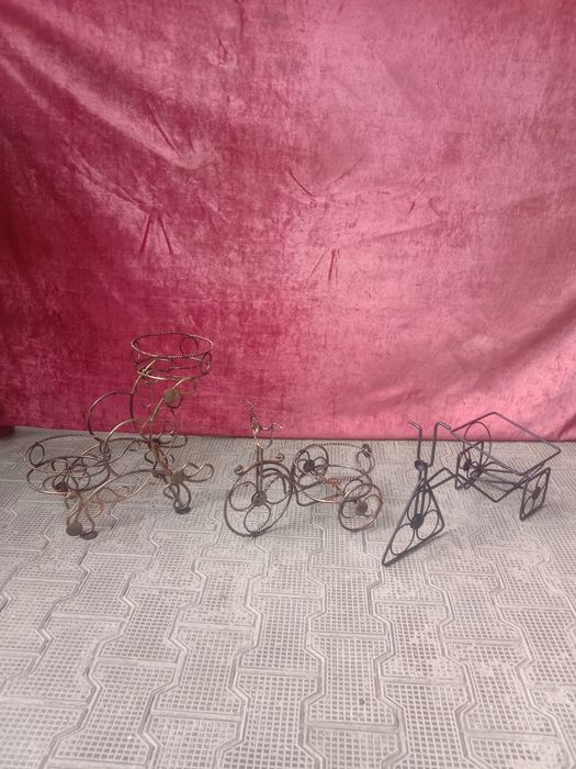 Подставки для цветов.