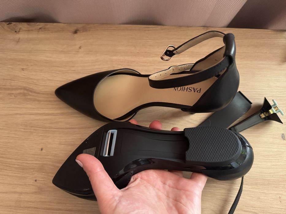 Конвертируеми (Convertible) обувки - ново - 38