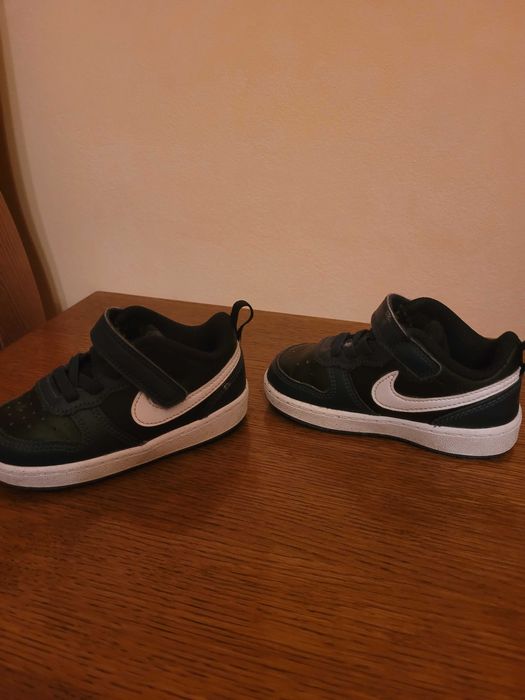 Vand adidasi Nike pt copii marime 23.5