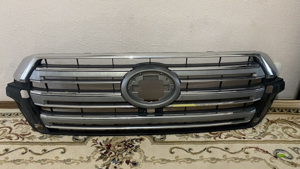 Решотка радиатора тайота ленд крузер 200