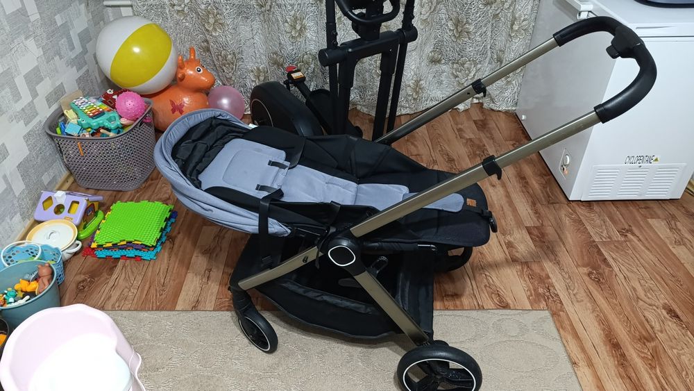 Продам коляску, 2 блока(зимний, летний)