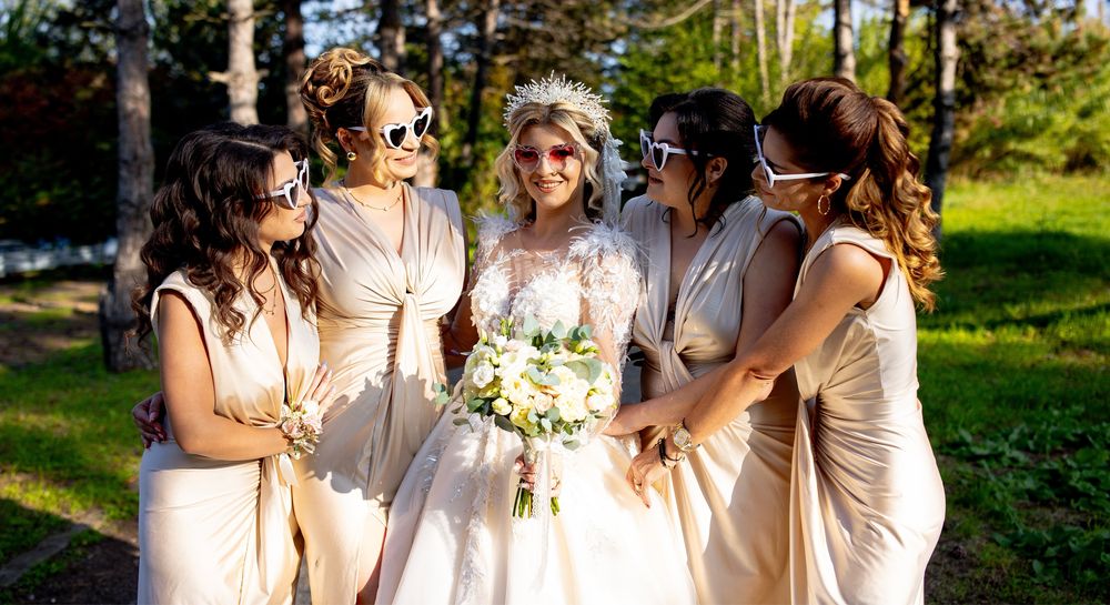 coroniță deosebită de prințesă cu pietre prețioase.