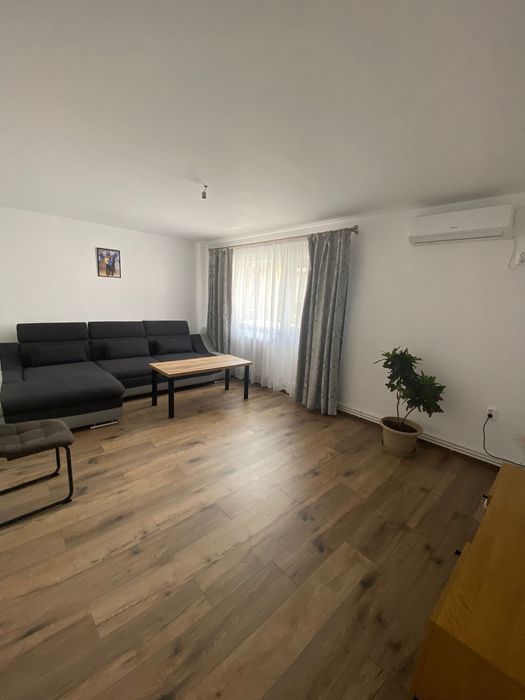 Vând apartament 4 camere,direct de la proprietar