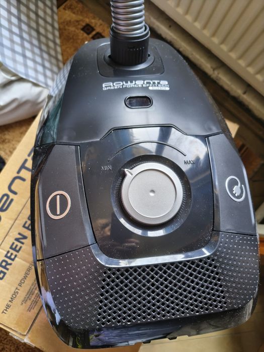 Aspirator Rowenta 900w, recipient praf 4,5 l