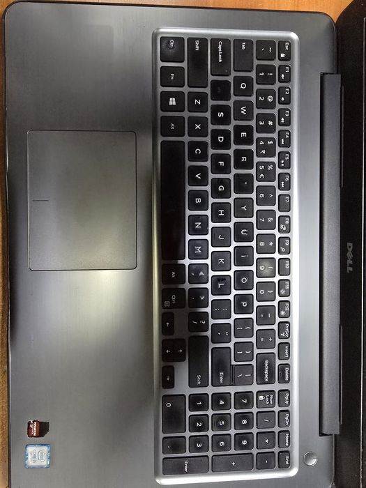 Laptop Dell Inspiron model P66F I5 gen 7 8 giga ram ssd 256