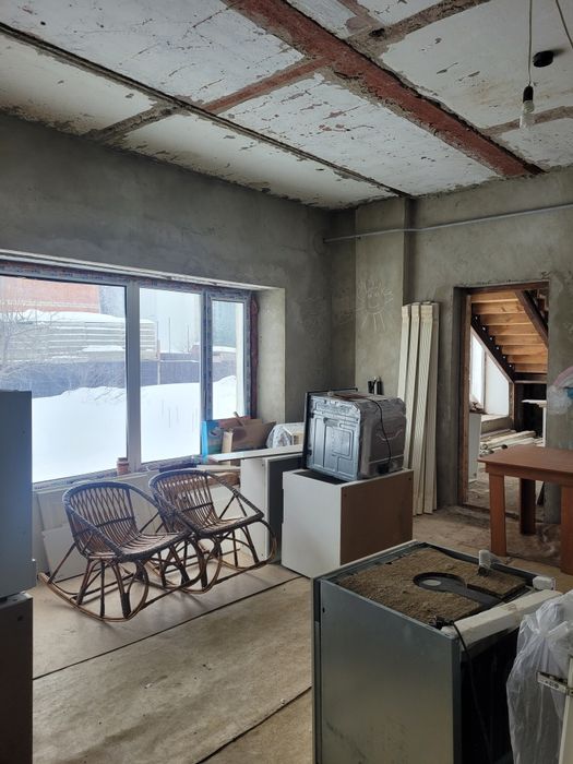 Продам коттедж в черновой отделке с стройматериалом