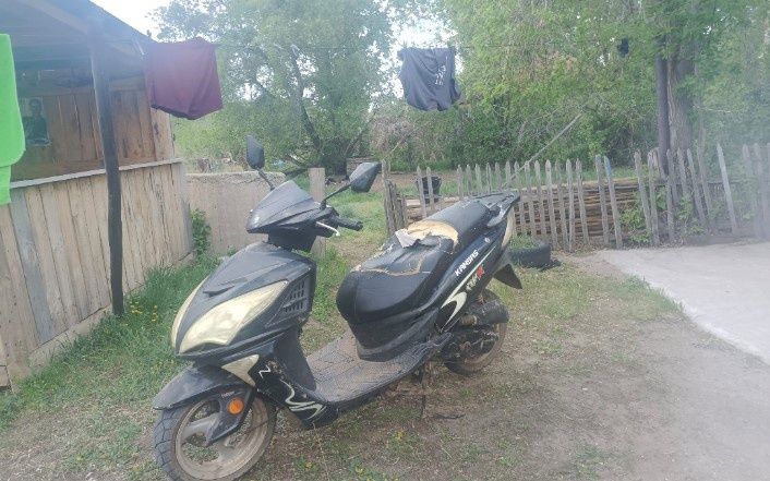 Скутер 150 кубов на ходу