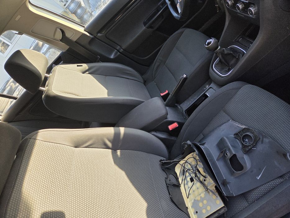 VW Golf 6 1.6 TDI (НА ЧАСТИ)