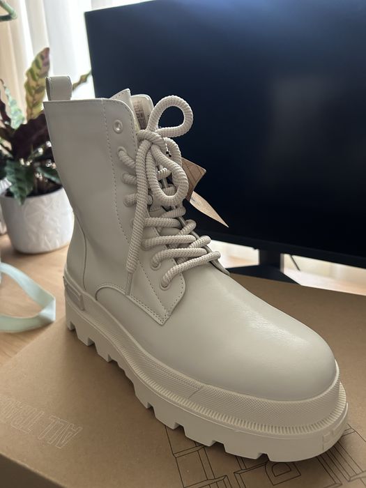 Бели боти от еко кожа D.Franklin