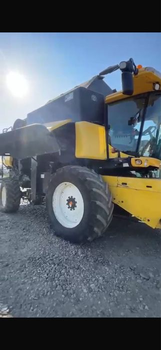Combina new holland cr9080