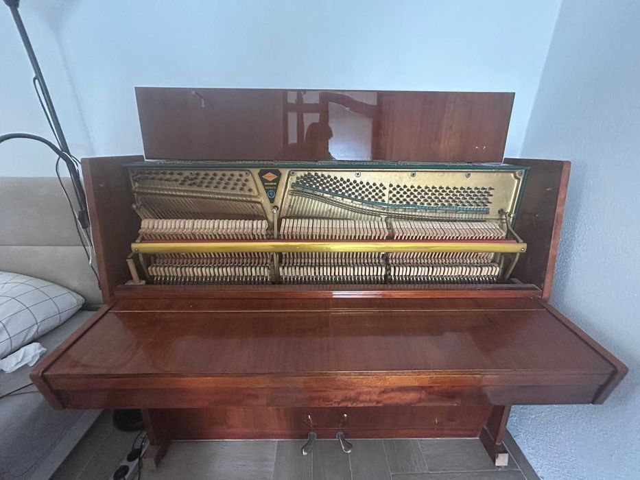 Pianină UKRAINA (Cernihiv) – Placă de bronz, 88 clape, stare mecanică excelentă