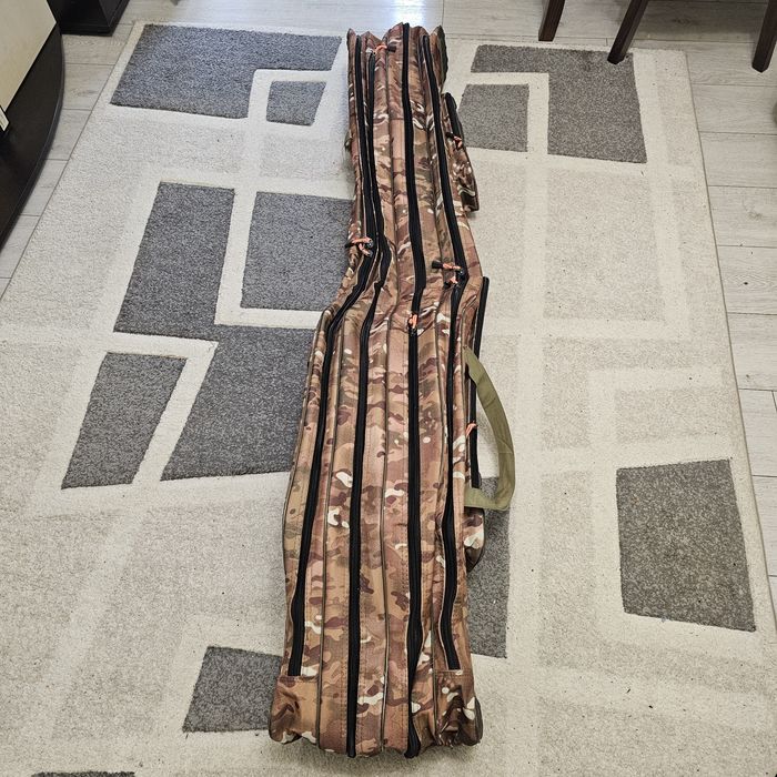 Калъфи за риболовни пръчки и принадлежности.