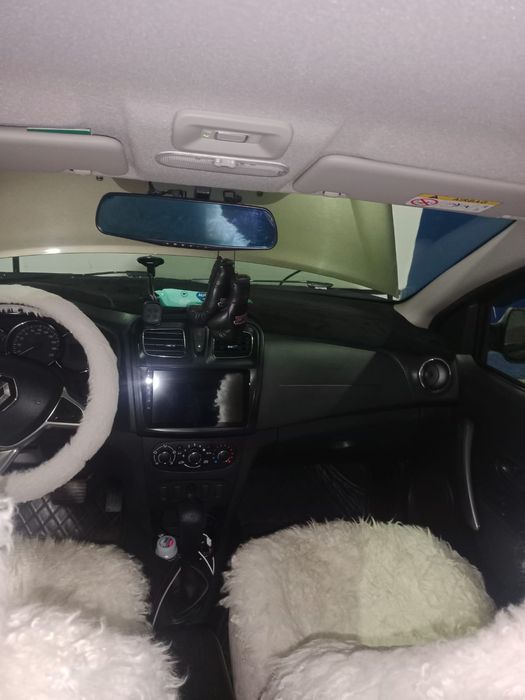 Продам машину Рено Сандеро