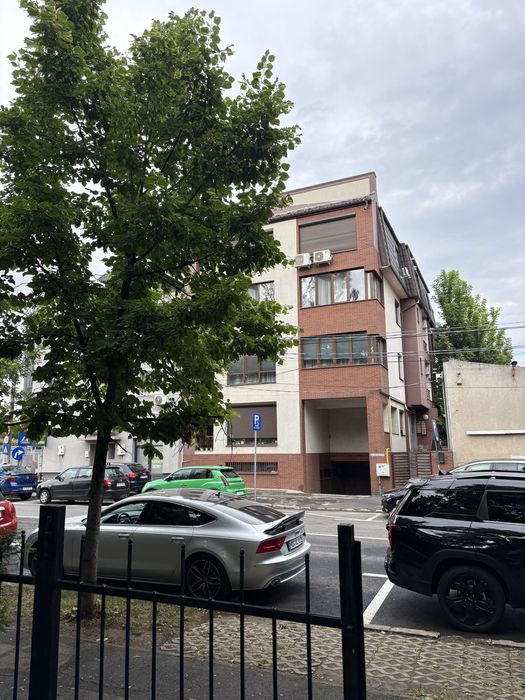 Apartament de vanzare vis a vis de parcul Izbiceni