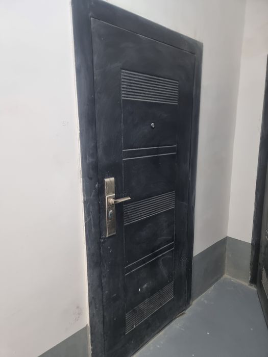 Temir eshik deyarli yangi
