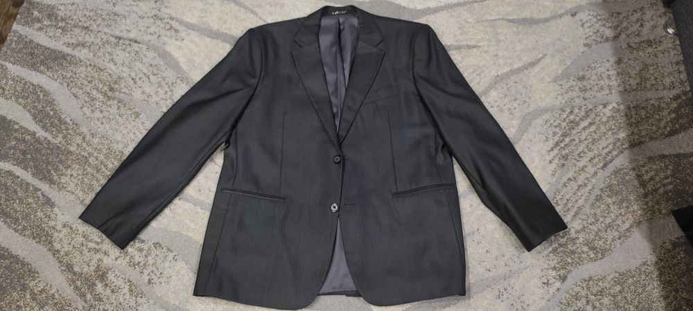 Продам мужские костюмы
