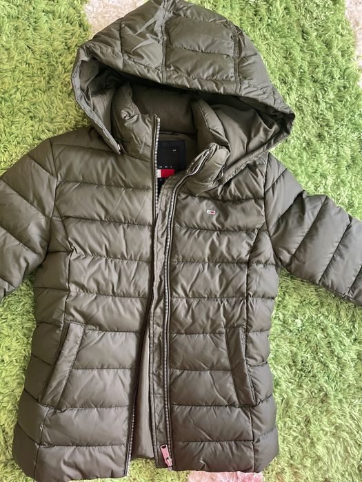 Vând geaca nouă Tommy jeans
