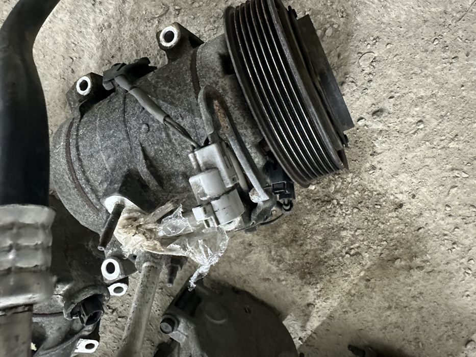 Компрессор кондиционера привозной Тойота Лексус