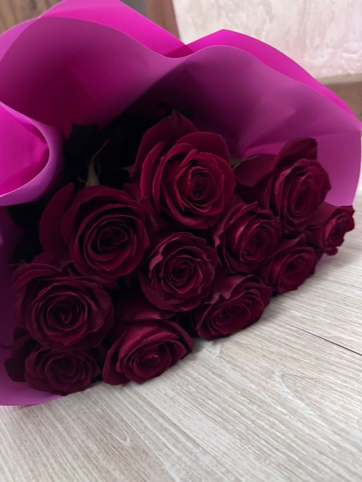 Продам  бархатные, голландские розы