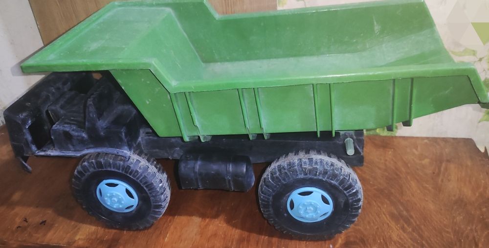 Санки со столиком СССР детские. Самосвал.Теплые шапки и тапочки.