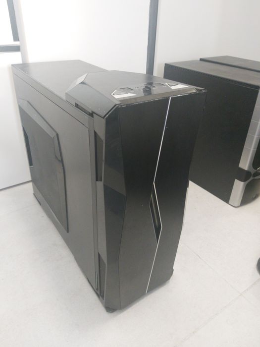 Vand Carcasa PC Gaming MAXCUBE Amoris 6010, cu design futurist.