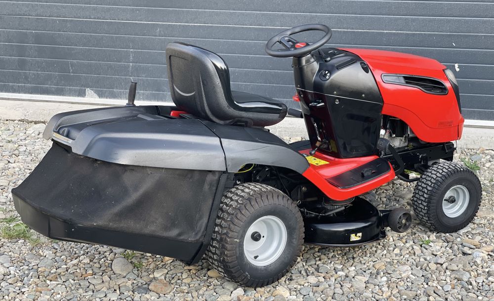 Tractoraș de tuns iarba/gazon Jonsered ( Husqvarna ) 2013  cu Coș pentru iarbă / 656cc - 18 cai / V - TWin / Recent adus !