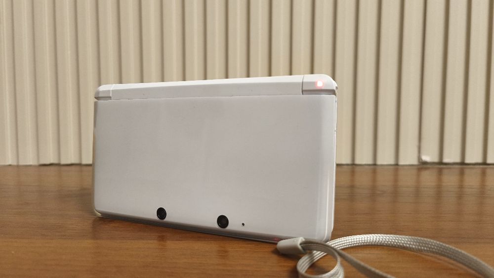 Nintendo 3ds old ice white