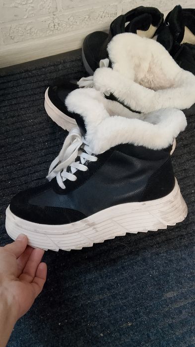 Продам зимние ботинки
