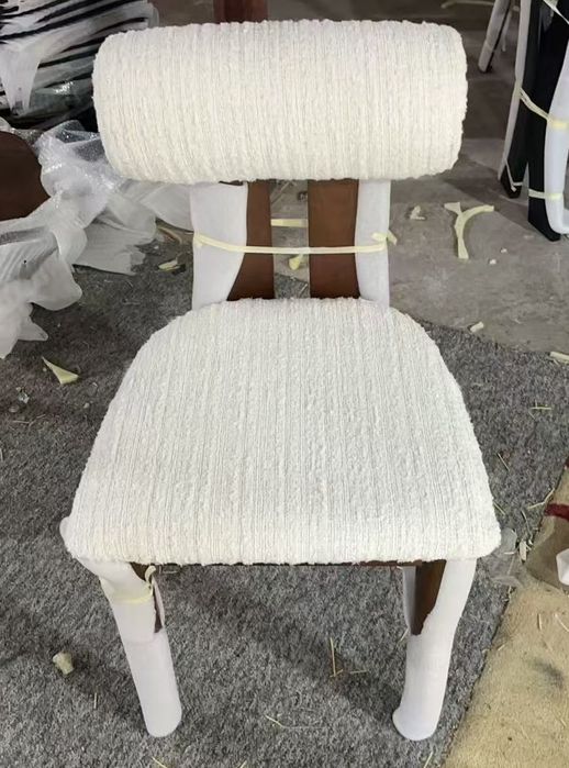 Продам круглый стол с 4 стульями