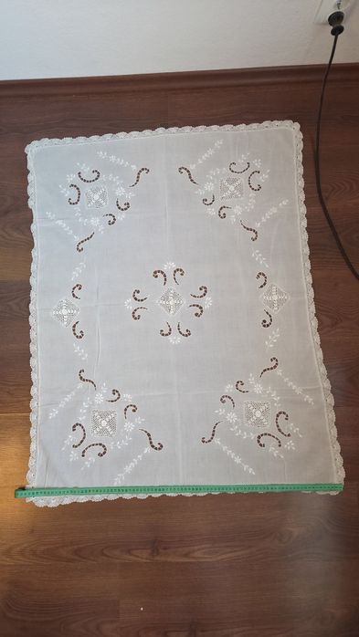 Покривка за маса, рязана бродерия 107х85см