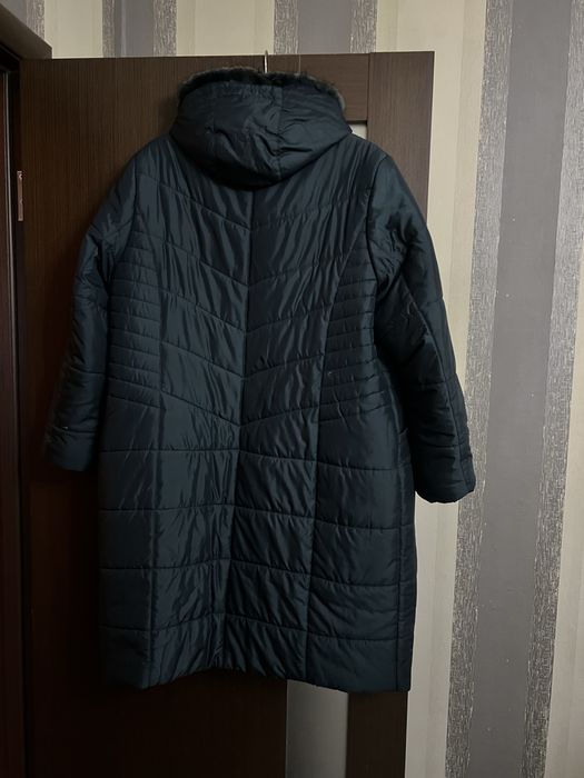 Пуховик женский темно-зеленый размер 56