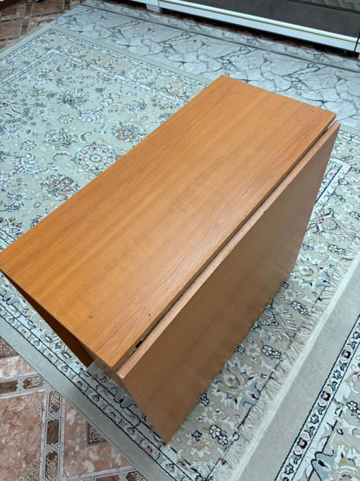 Продам стол 2 штук